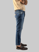 Carica l'immagine nel visualizzatore di Gallery, JEANS SLAY MU64