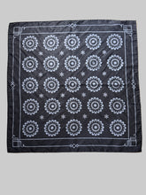 Carica l'immagine nel visualizzatore di Gallery, Foulard NINO SALZANO
